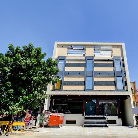 Oyo 70930 The Moon Āsansol Exterior photo